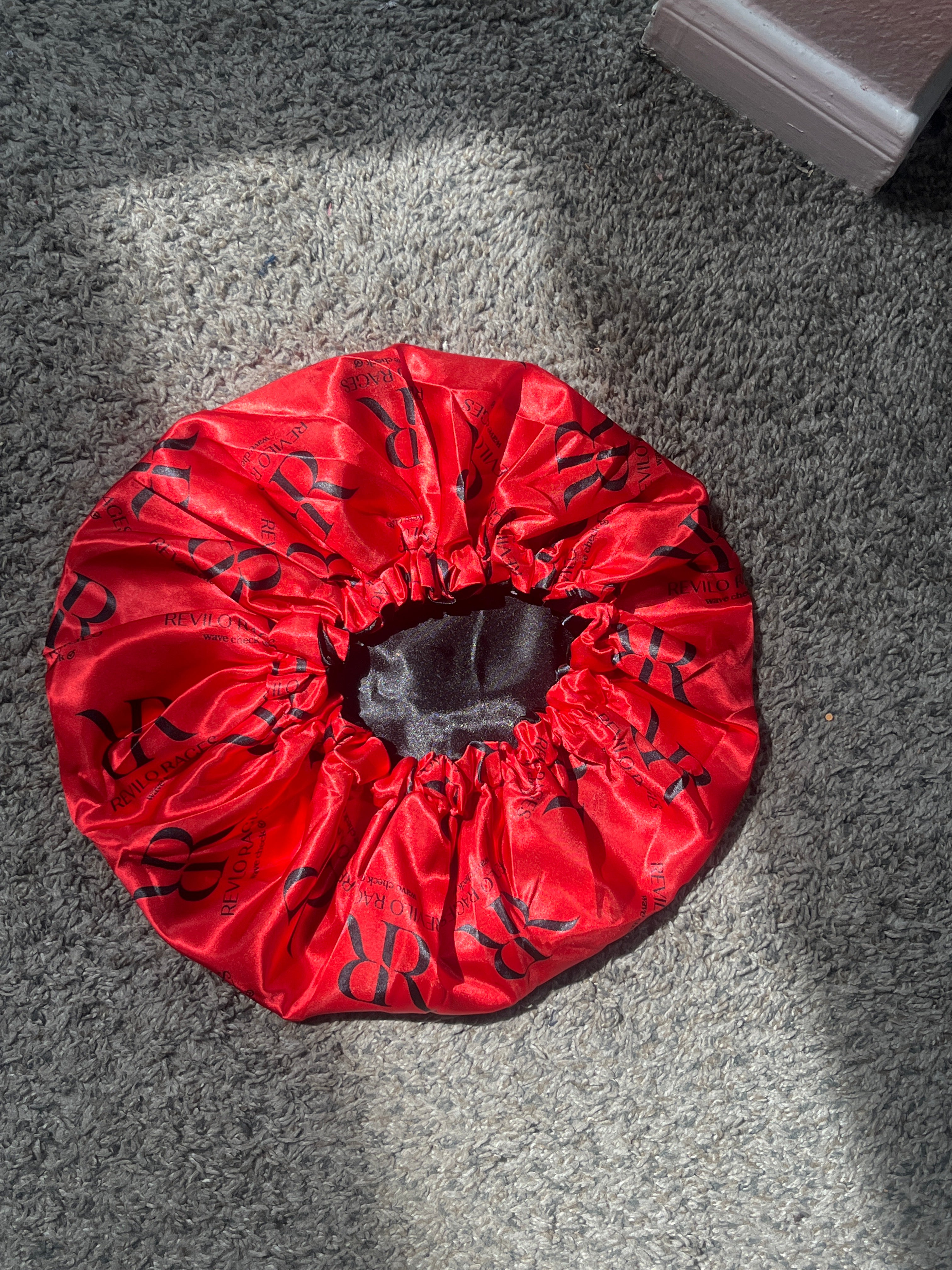 RED Revliorages  bonnet